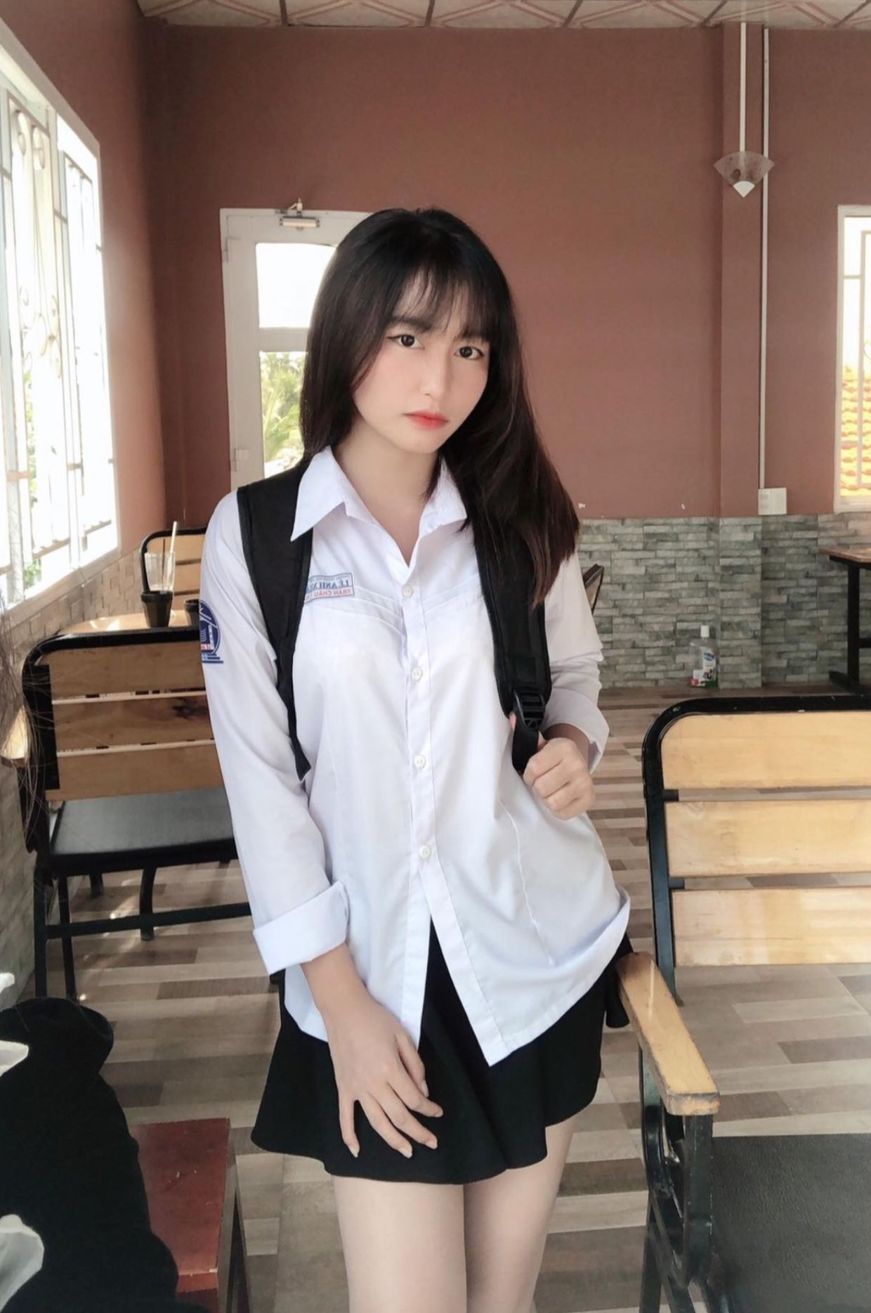 Gái xinh sinh năm 2008 mặc đồng phục học sinh