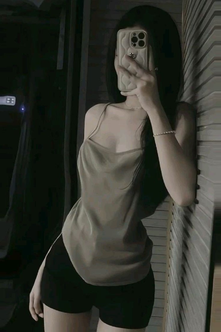 Ảnh gái xinh 2k8 chụp ảnh trước gương sexy