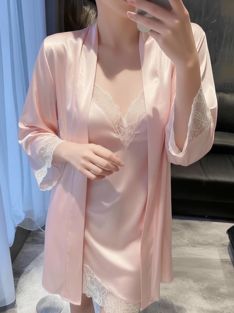 Gái đẹp mặc đồ ngủ lộ lồn non dâm đãng