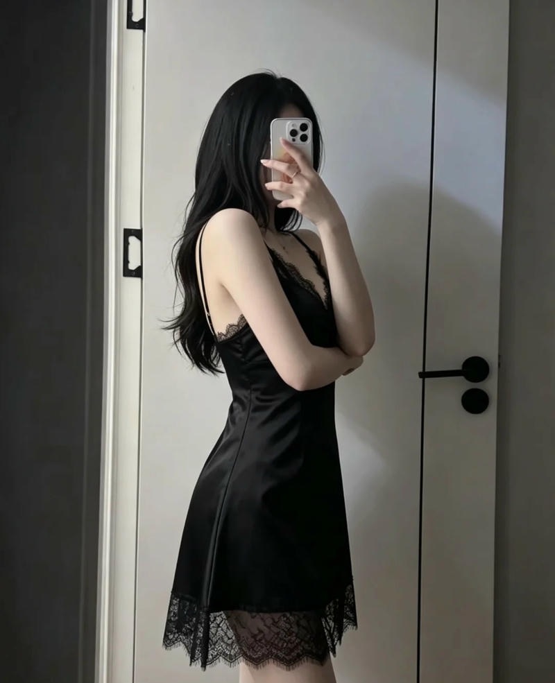 Gái đẹp mặc đồ ngủ vú căng bị véo đỏ