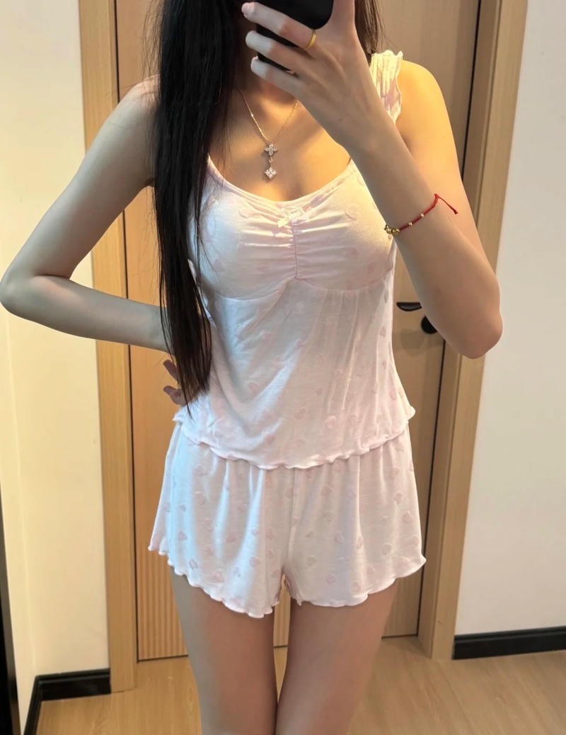 Gái đẹp mặc đồ ngủ sướng hét vang trời