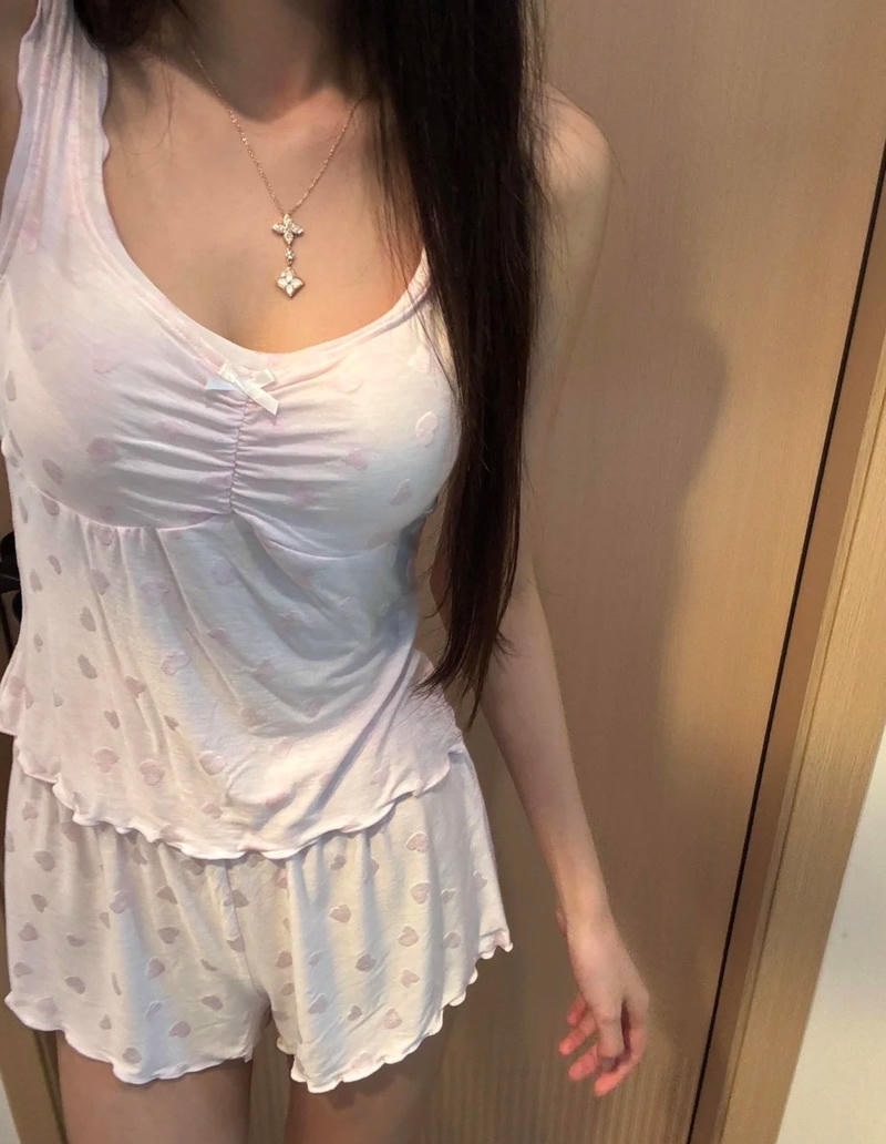 Đồ ngủ mỏng tang nứng chảy nước lồn hồng