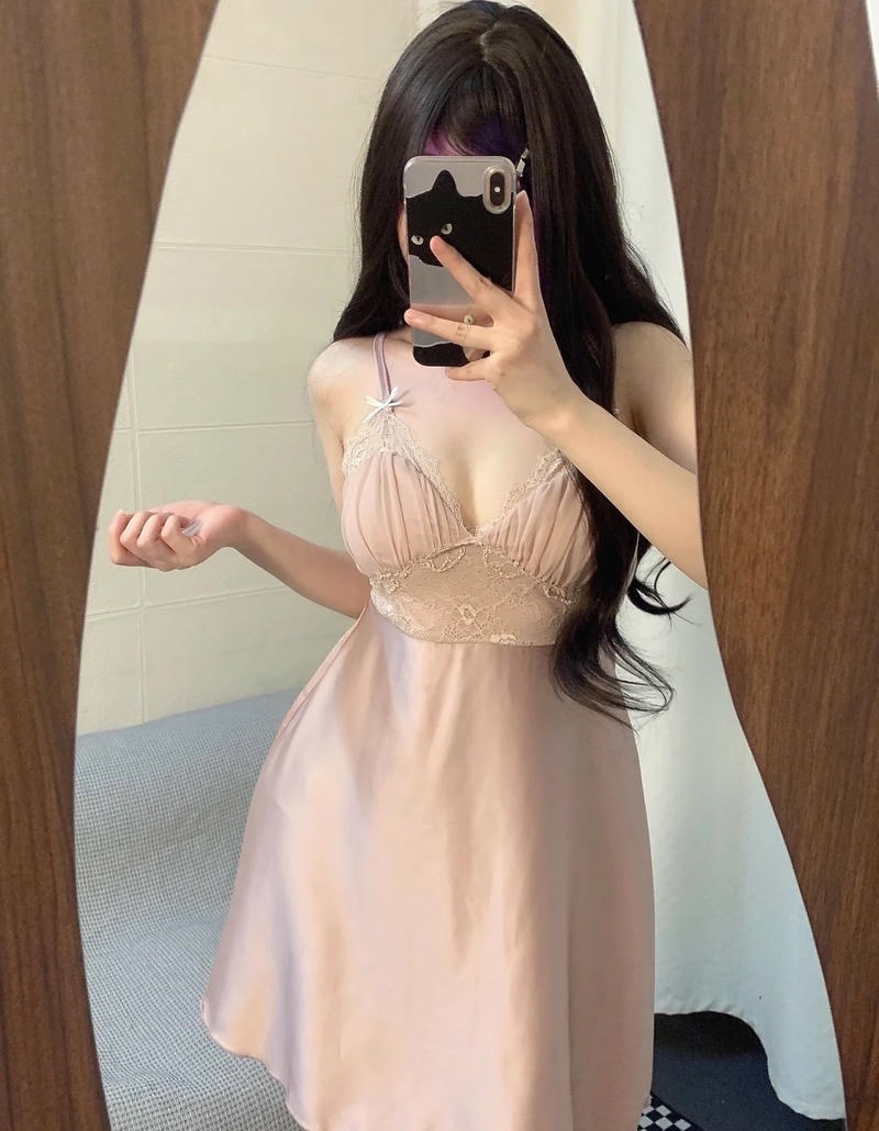 Đồ ngủ sexy cặc đen nhét họng sâu