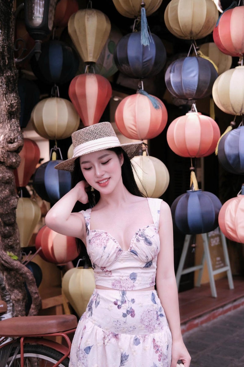 Gái khoe vú vú bự lắc mạnh dã man