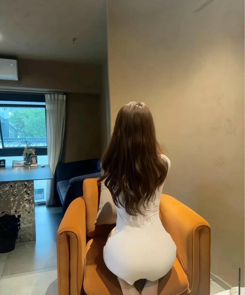 Mông cong dâm đãng dang mời nhét sâu