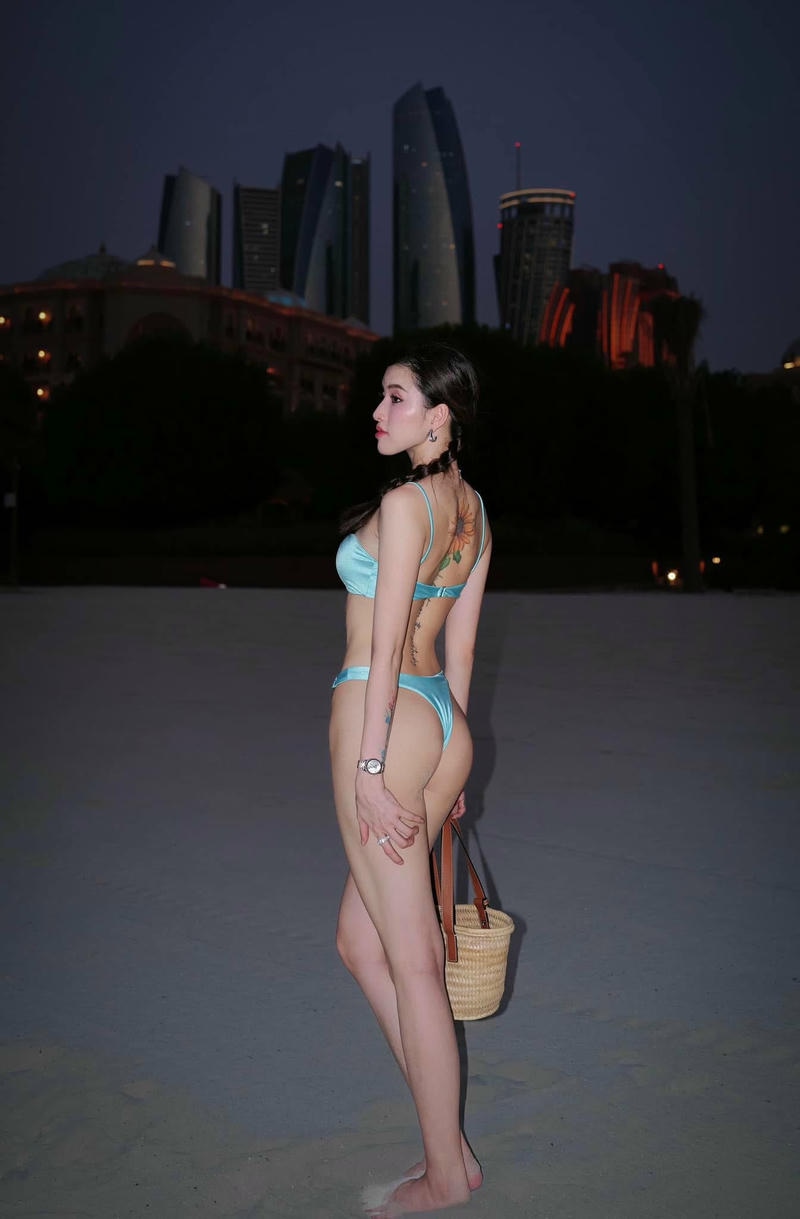 Chổng mông dâm đãng tinh nóng bắn đầy