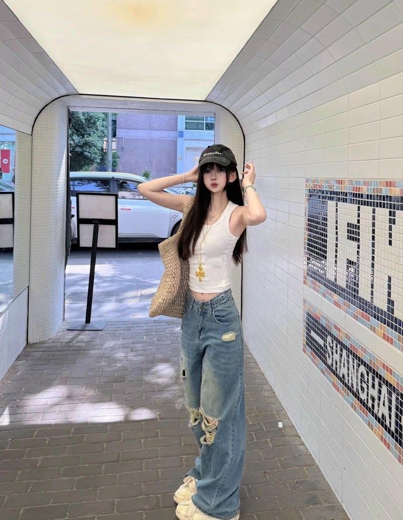 Hot girl áo 2 dây tinh đặc dính đầy thân