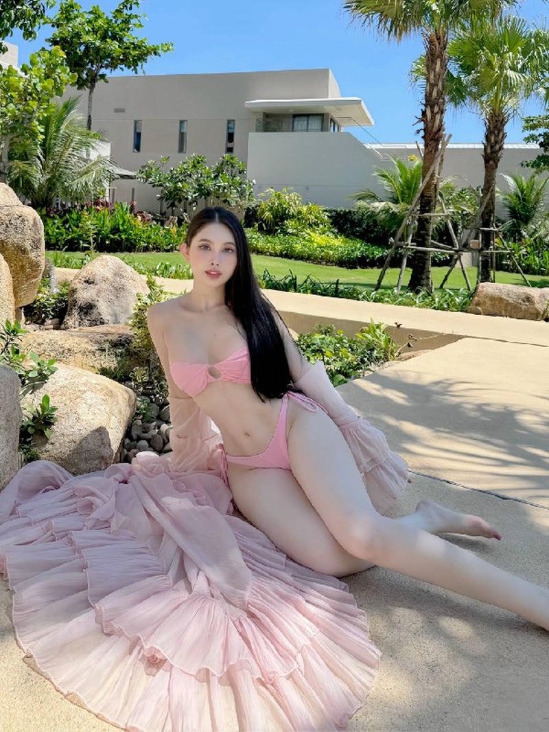 Bikini mỏng Hàn Quốc tinh trắng dính đầy ngực