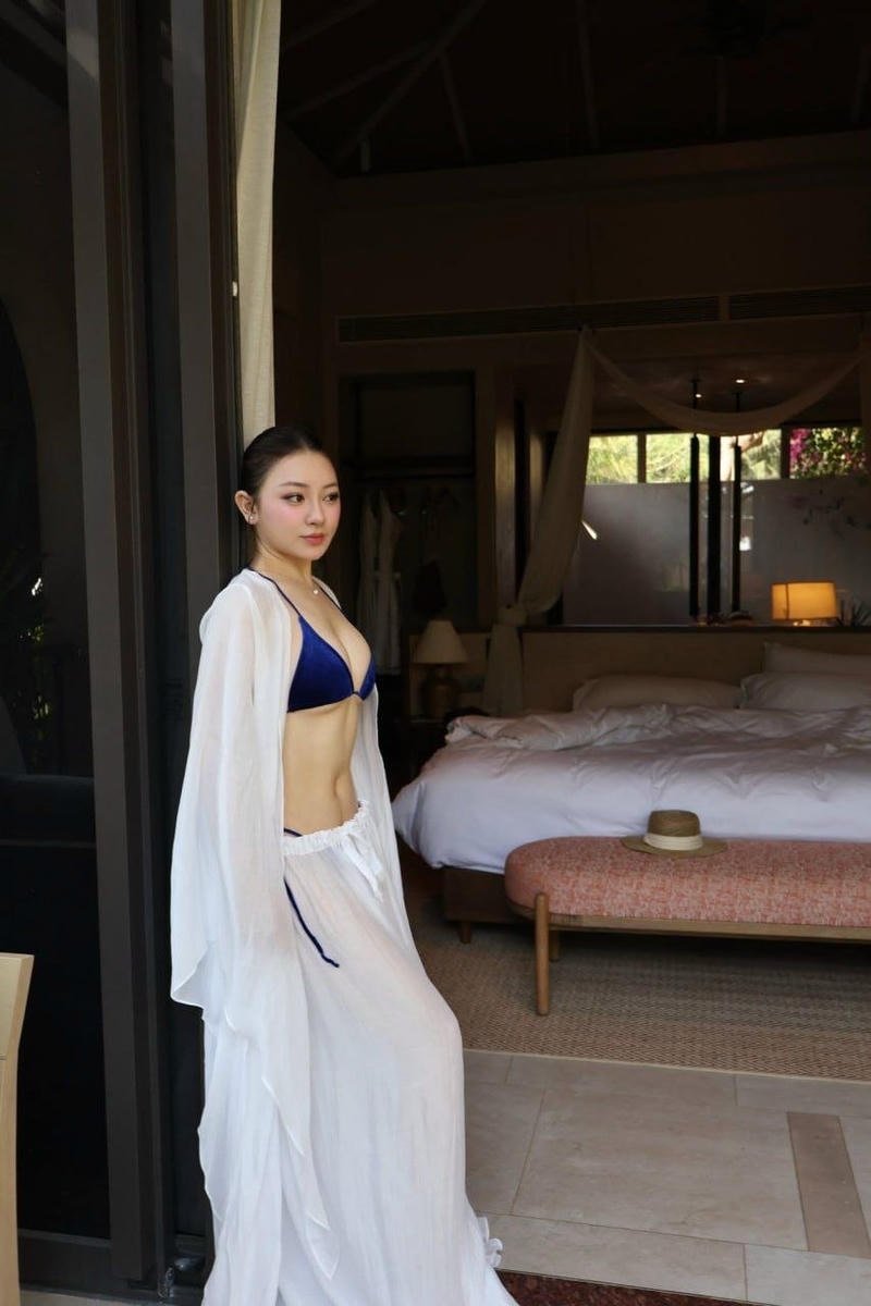 Gái Hàn hot bikini sướng run rẩy cả người
