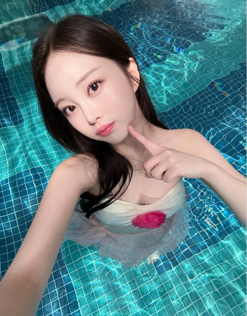 Hot girl Hàn bikini sướng hét vang trời