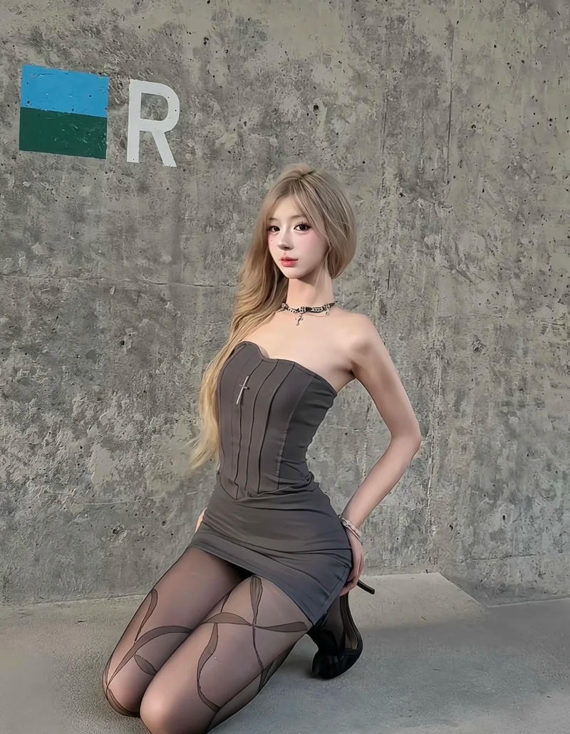 Bodysuit bó sát sướng hét khi bị đụ