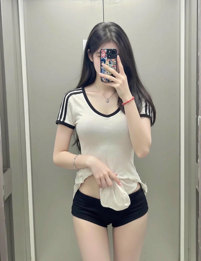 Hot girl bodysuit bú cặc sâu nghẹn họng