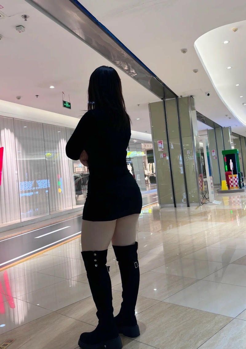 Bodysuit bó sát vú rung lắc dã man