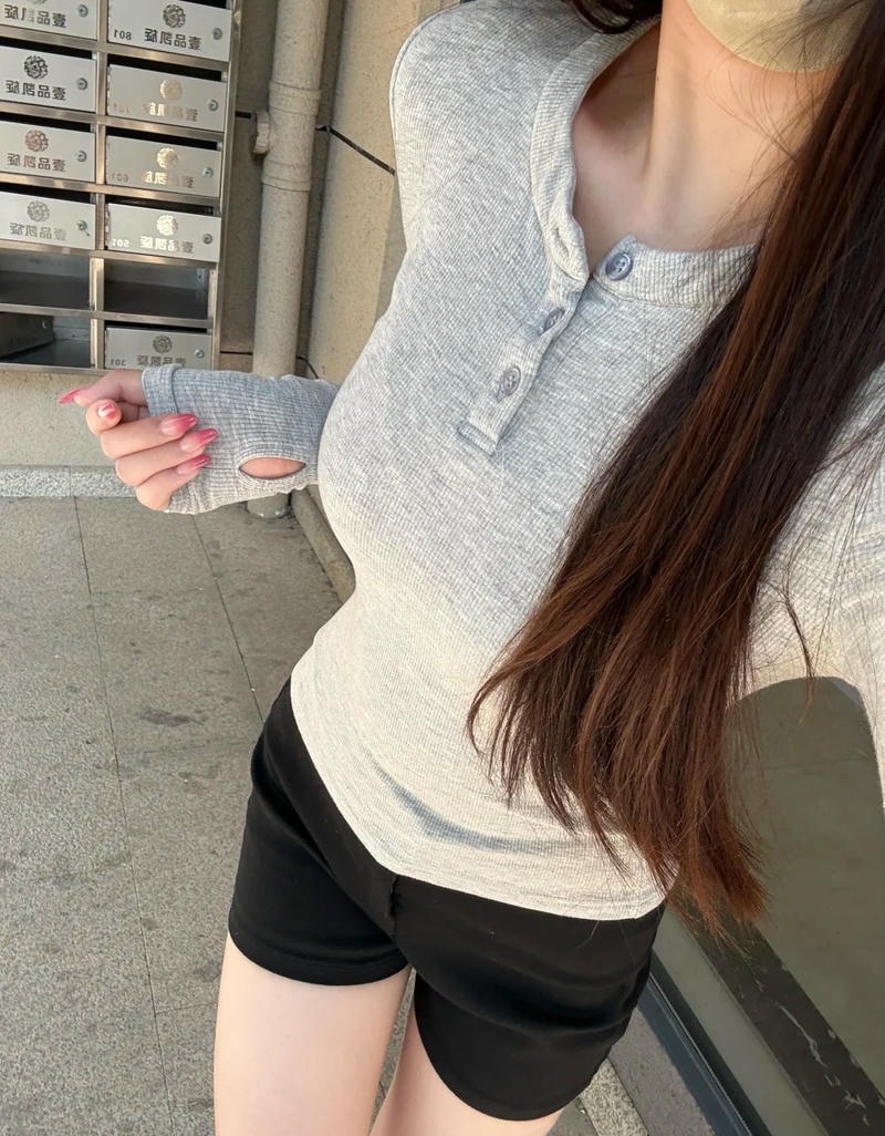Bodysuit bó sát chờ cặc to nứt lồn