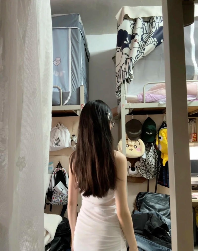 Gái mặc váy trong suốt sướng tê liệt cả người