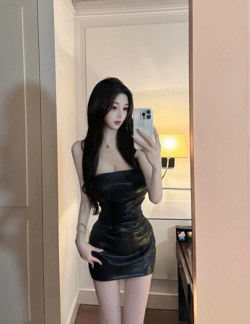 Gái xinh đồ bó sướng run rẩy cả người