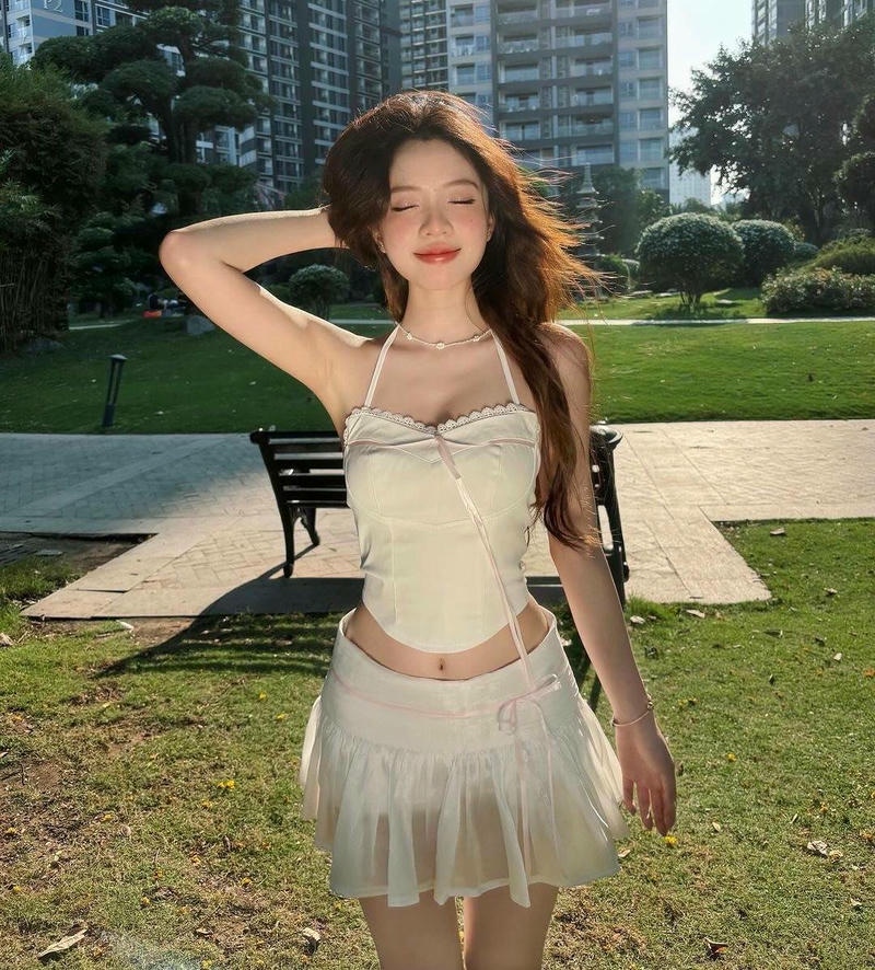Gái xinh nứng quỳ bú dã man không dừng