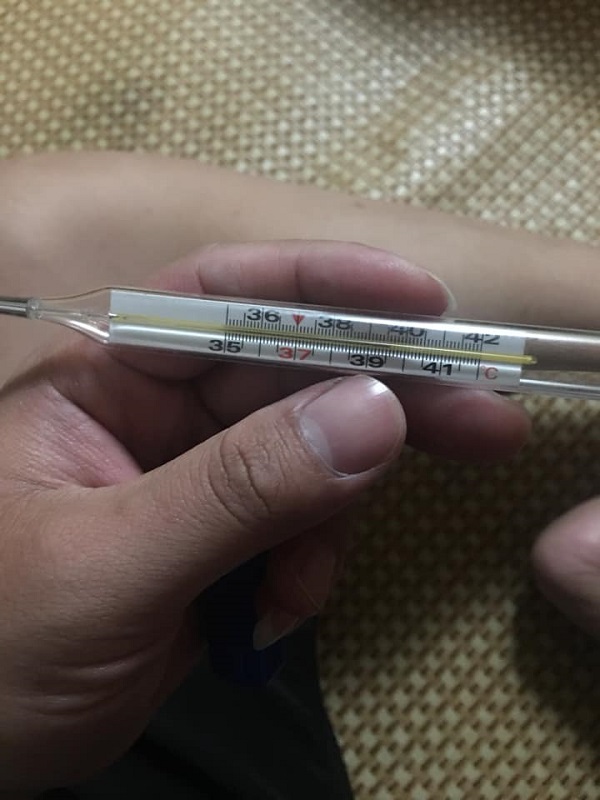 Ảnh nhiệt kế báo 39 độ – dùng cho học sinh xin nghỉ