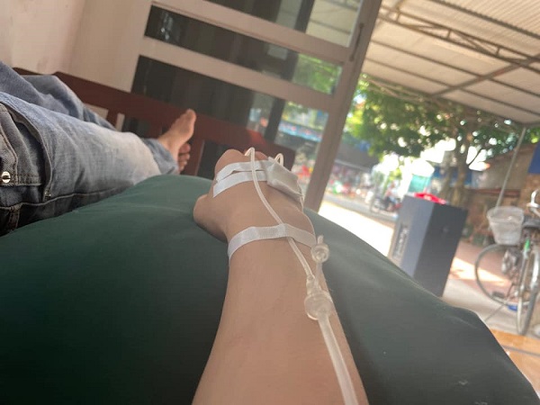 Hình ảnh truyền nước nhẹ nhàng, đầy cảm xúc