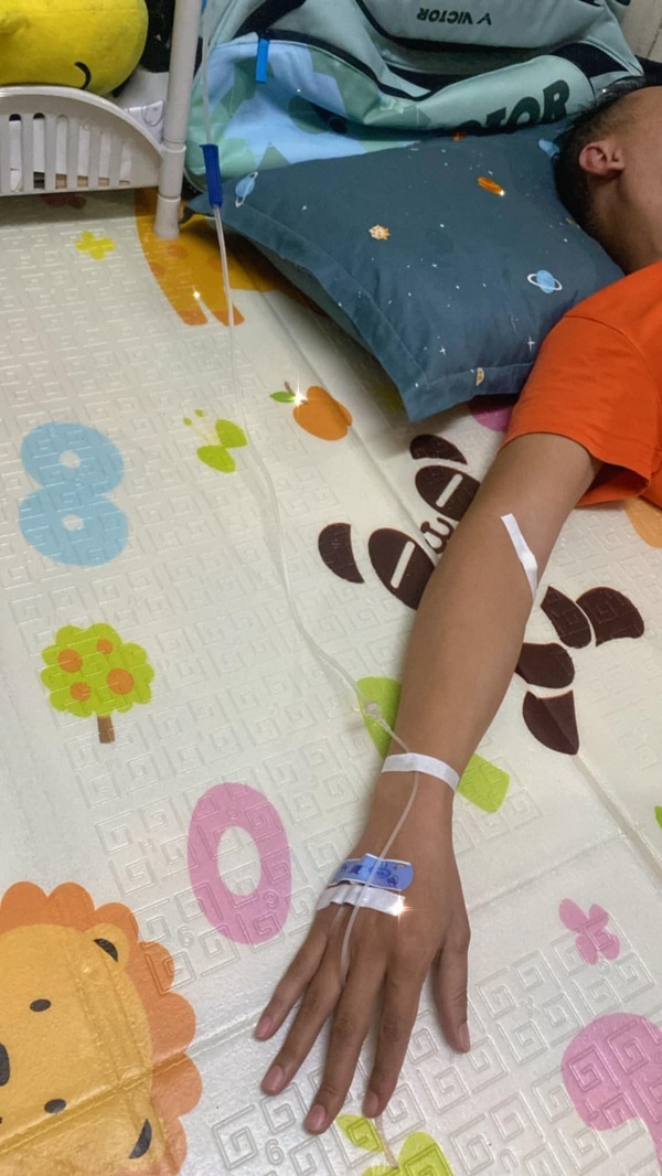 Hình ảnh truyền nước trên giường