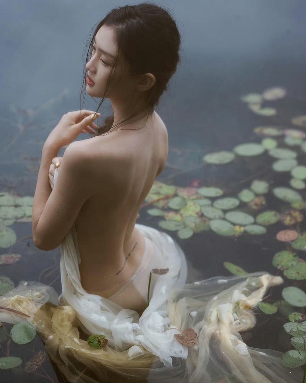 Ảnh gái thả rông 20