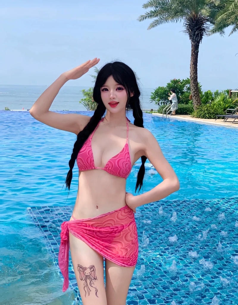 Bikini hồng bó sát vú to rung doggy