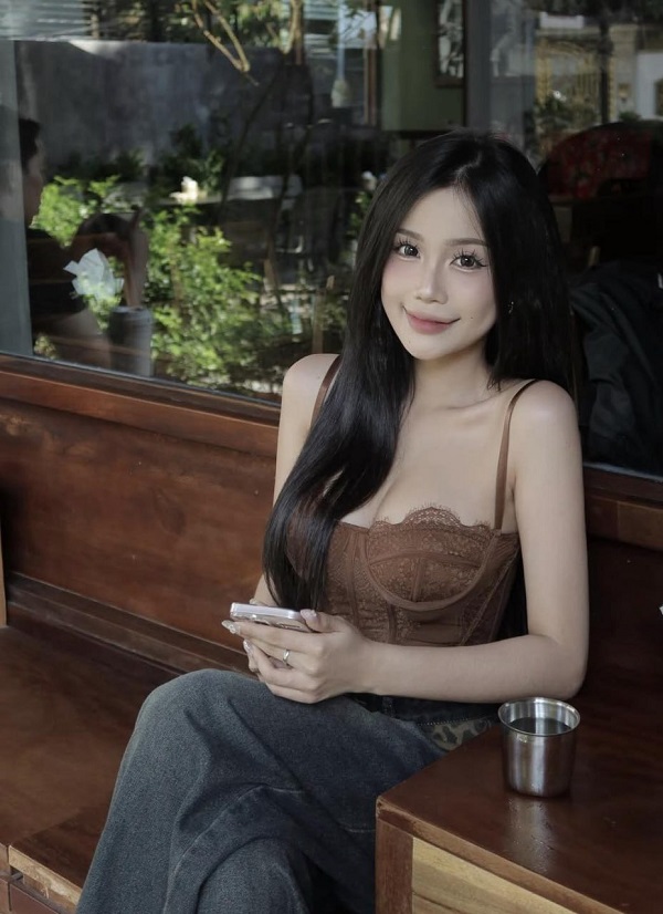 Ảnh gái đẹp Việt Nam sexy trong quán cà phê