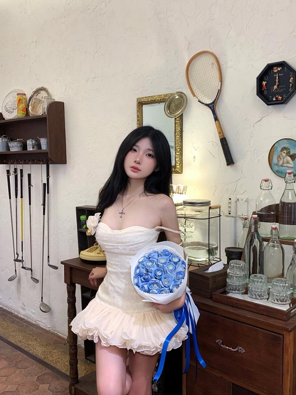 Hot girl Việt Nam diện váy trắng tinh khôi