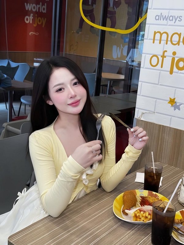 Gái đẹp Việt Nam khoe nhan sắc xinh đẹp cuốn hút