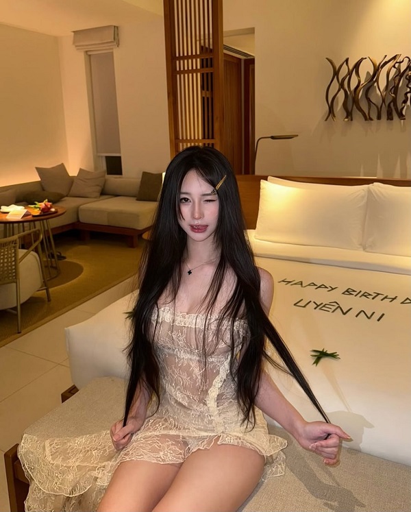 Hot girl Việt Nam khoe vai trần quyến rũ