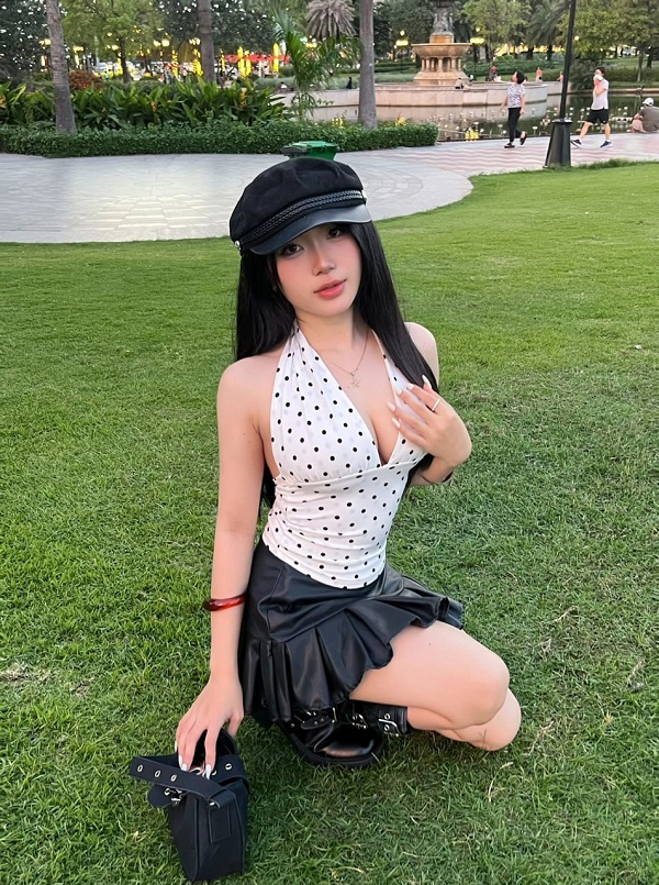 tải ảnh gái Việt sexy ngoài trời khoe body