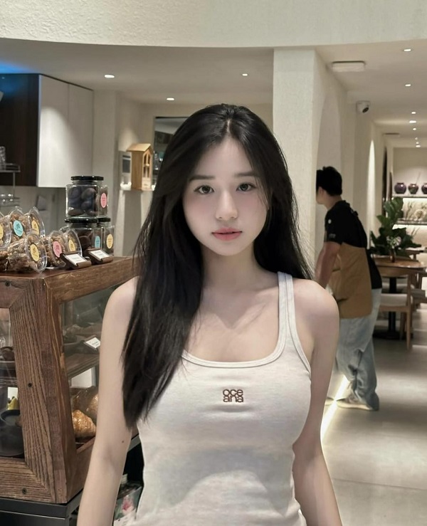 ảnh gái xinh Việt Nam sexy trong nhà hàng